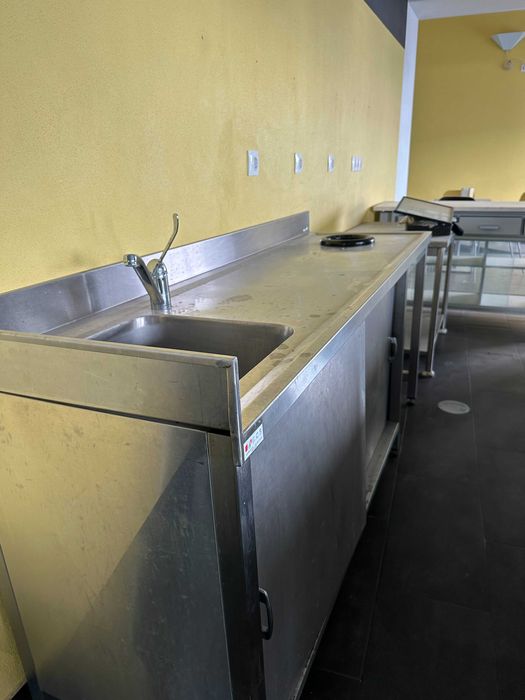 Bancada em Inox com Lavatório – 200x60x86 cm