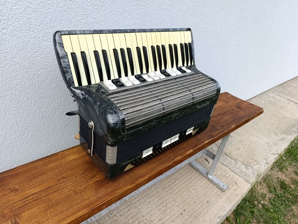 Akordeon Hohner Tango VM 120 basów 4 chóry Musette