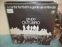 LP - Grupo Outubro – A Cantar Também A Gente Se Entende (1976)