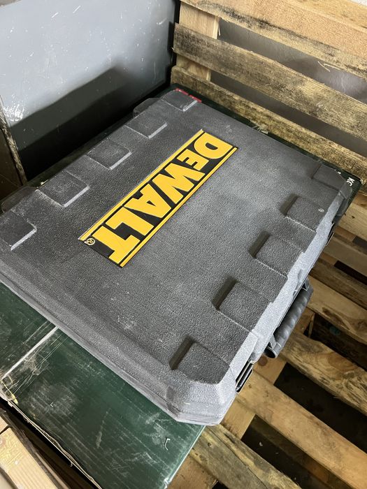 Фрезер DeWALT D26204