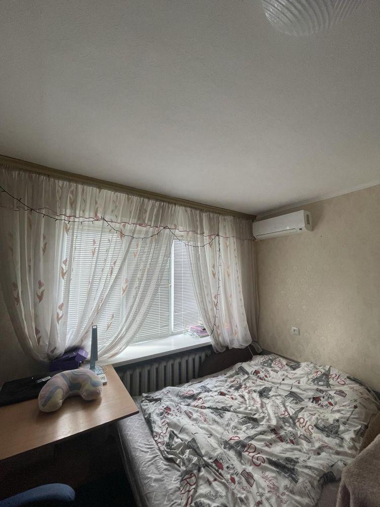 Продаж 1 кімнатноі Гостинки р-н 3 школи вул. Глибоцька