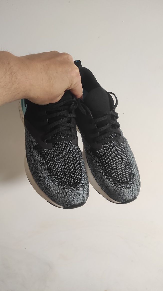 Nike odyssey react 2 flyknit