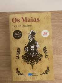 Vendo o livro Os Maias