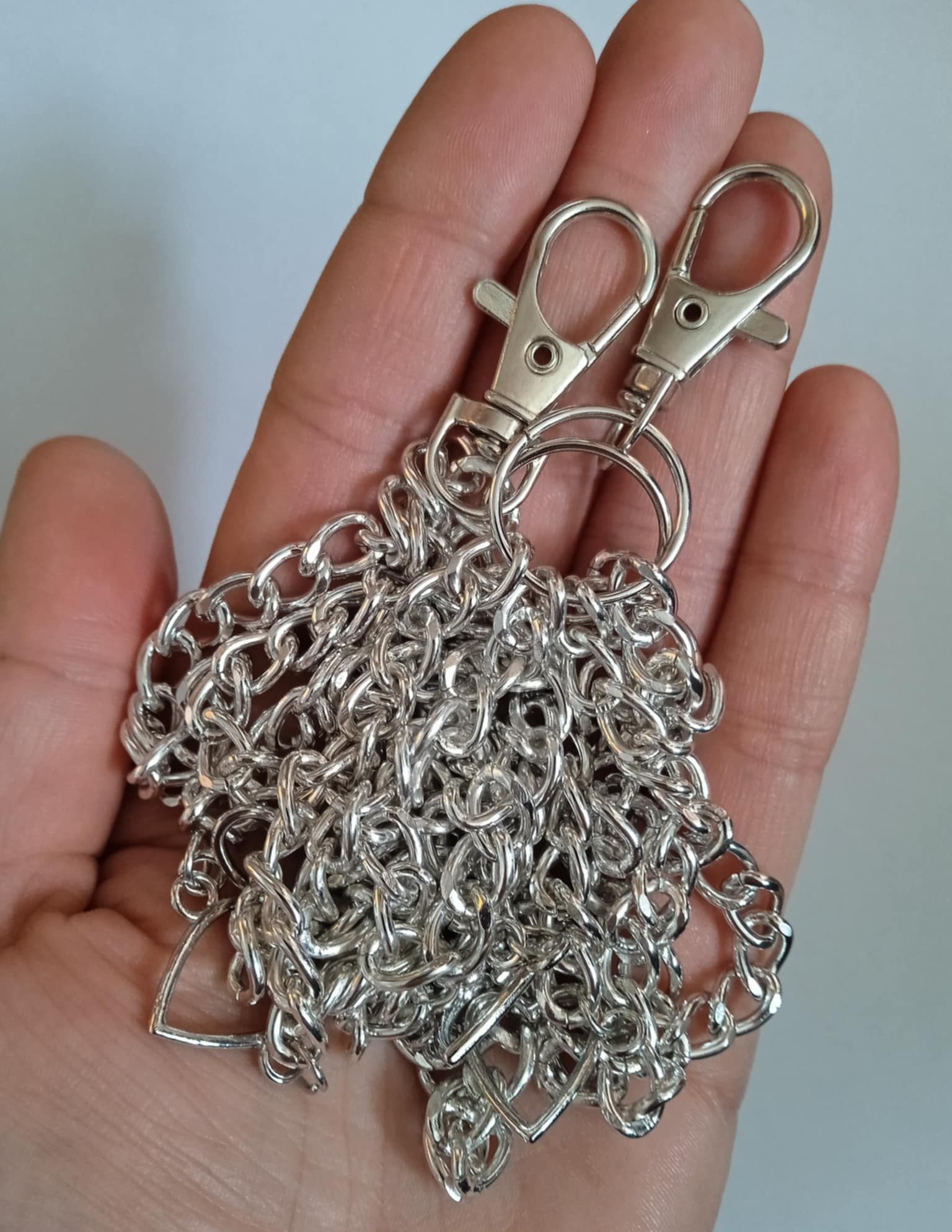 Metalowy łańcuch do spodni z sercami