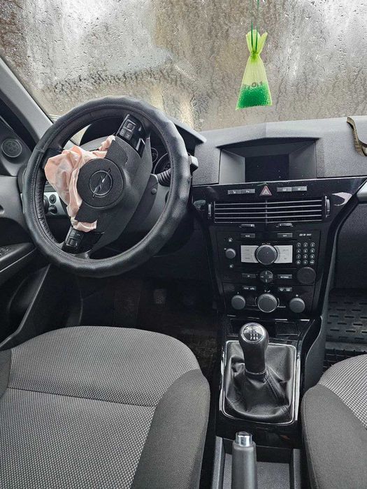 Opel Astra  2010