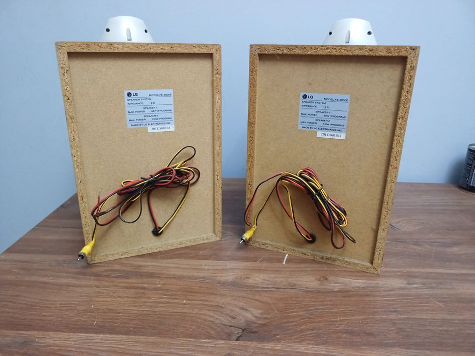 Kolumny stereo podstawkowe LG-FE 3030