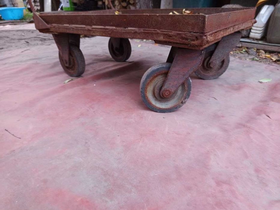 Візок/платформа на колесах для переміщення вантажів