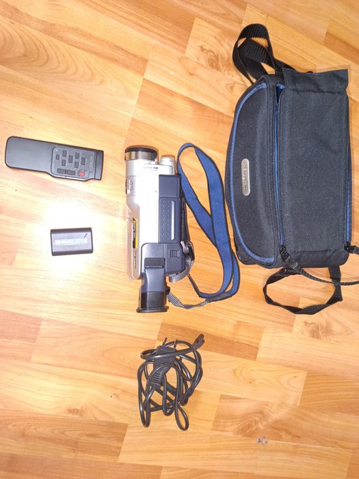 Продам відеокамеру SONY