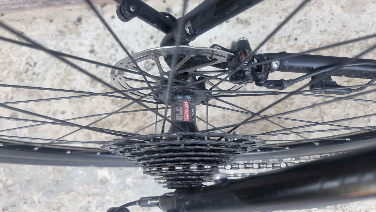 Крутий гравійний електричний велосипед Ktm. Bosch