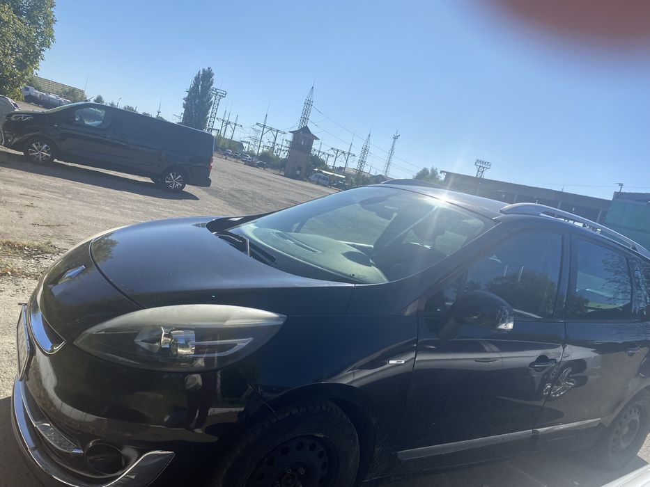 Продам авто Renault Grand Scenic 2012