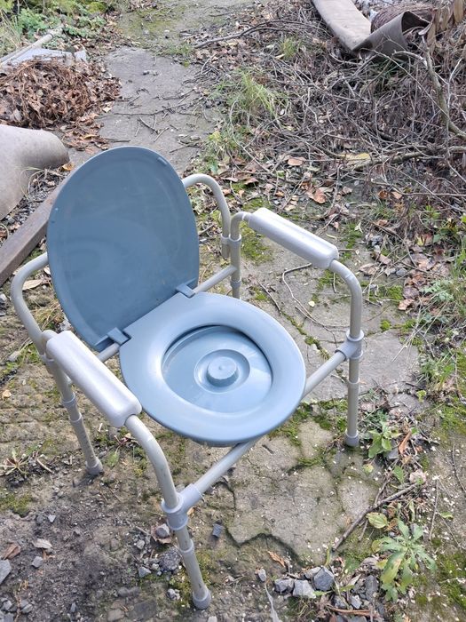 Taboret krzesło toaleta dla niepełnosprawnych