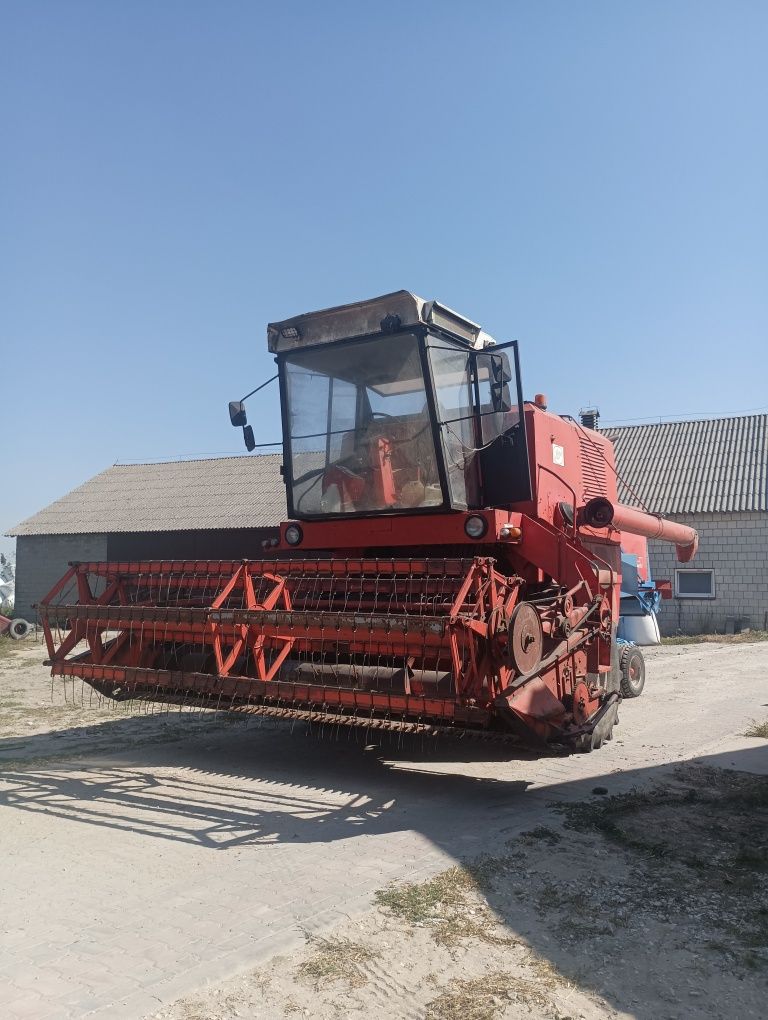 Kombajn Bizon Z056