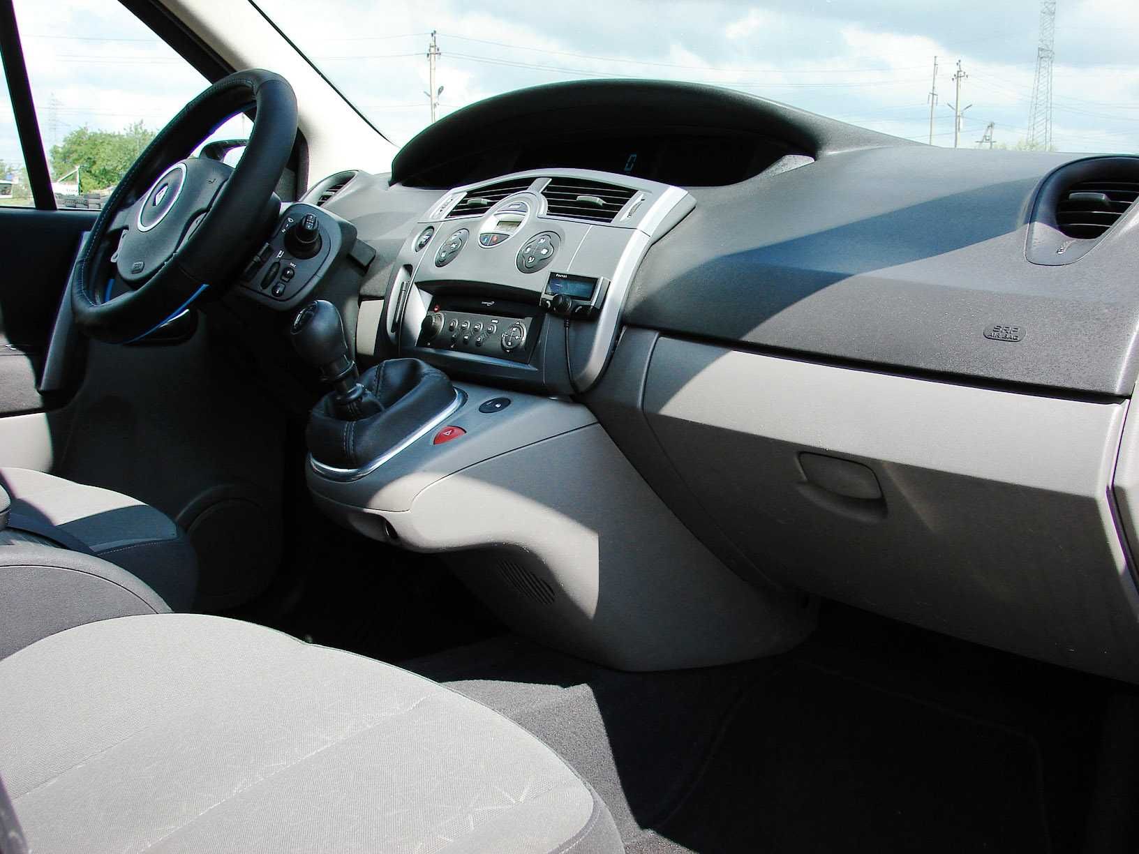 Свежепригнанный Renault Grand Scenic 1.6 MPi 2008 год