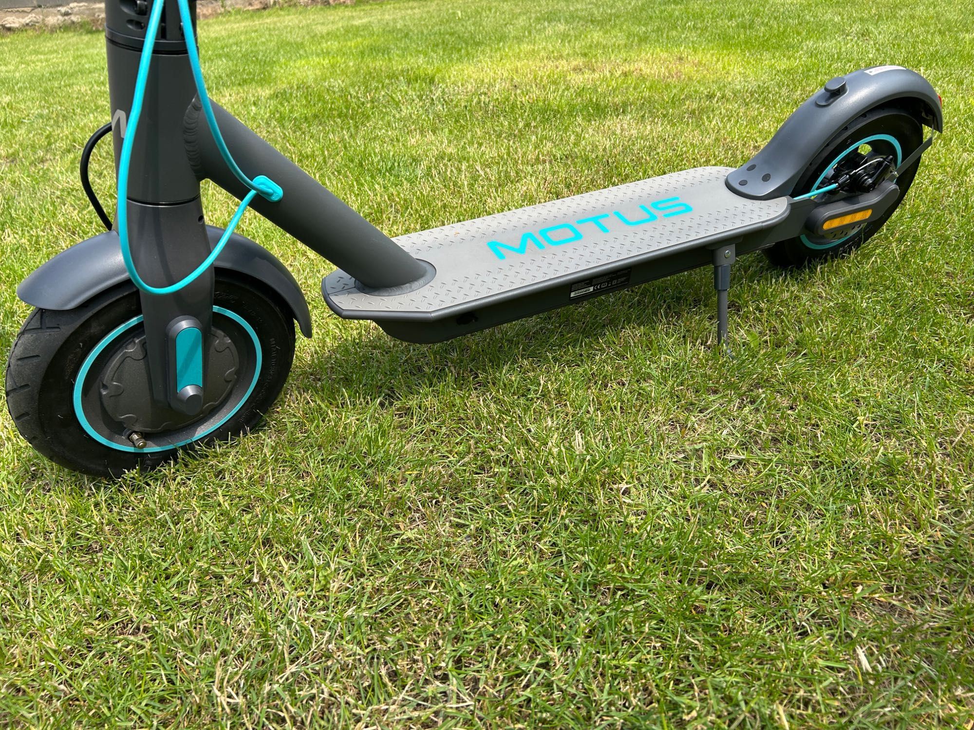 Hulajnoga elektryczna Motus Scooty 10 lite 2022