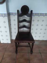Cadeiras Antigas  Madeira Maciça em Pau Santo e Cabedal