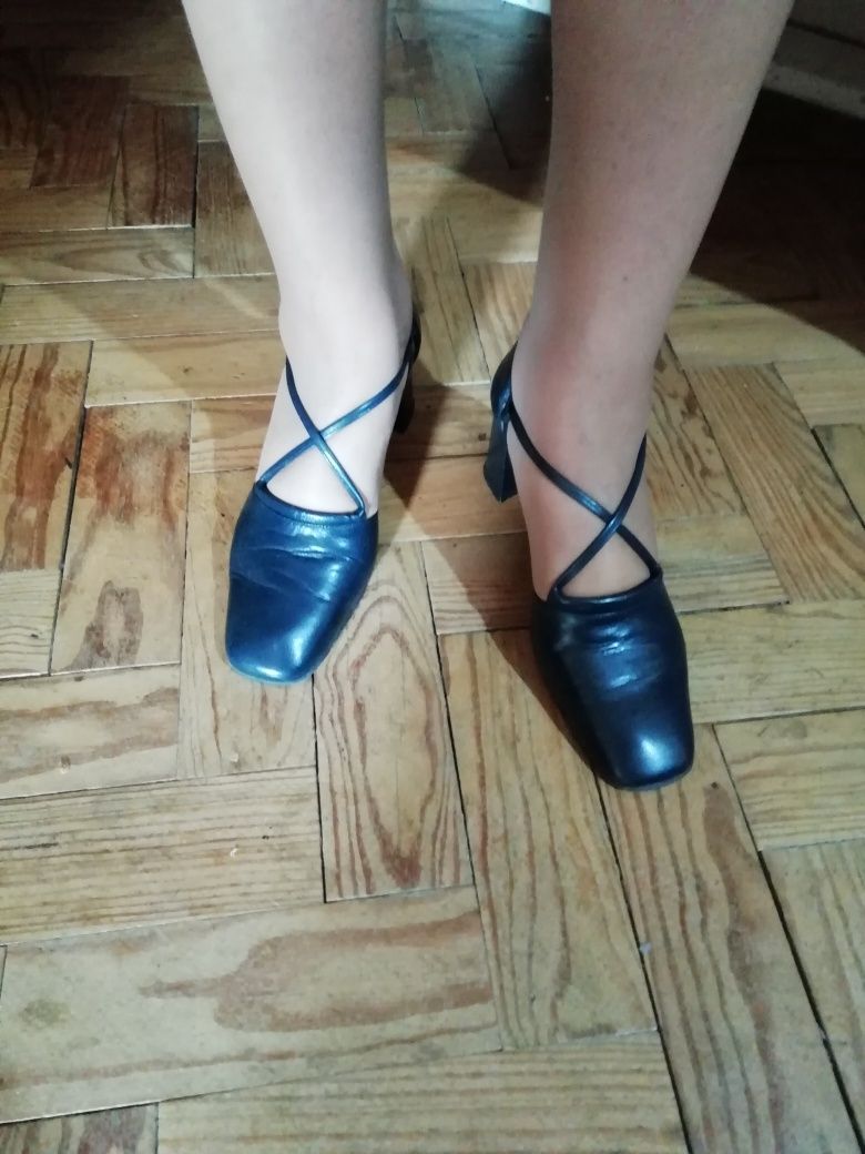 Sapatos senhora clássicos em pele n. 38