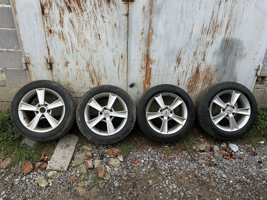 Диски 5/114.3/R16, з резиною 205/55 стояли Nissan leaf