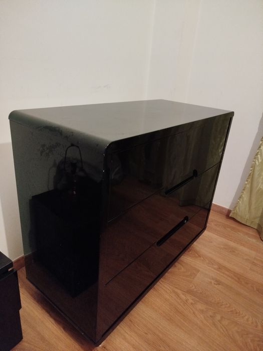 Vendo Cómoda e Roupeiro preto