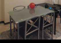 Mesa de vidro com 4 cadeiras