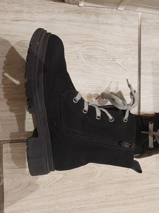 Czarne zimowe botki rozmiar 34