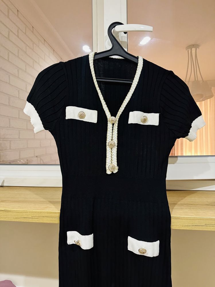 Cукня у стилі  Balmain Old Money  чорного  кольору