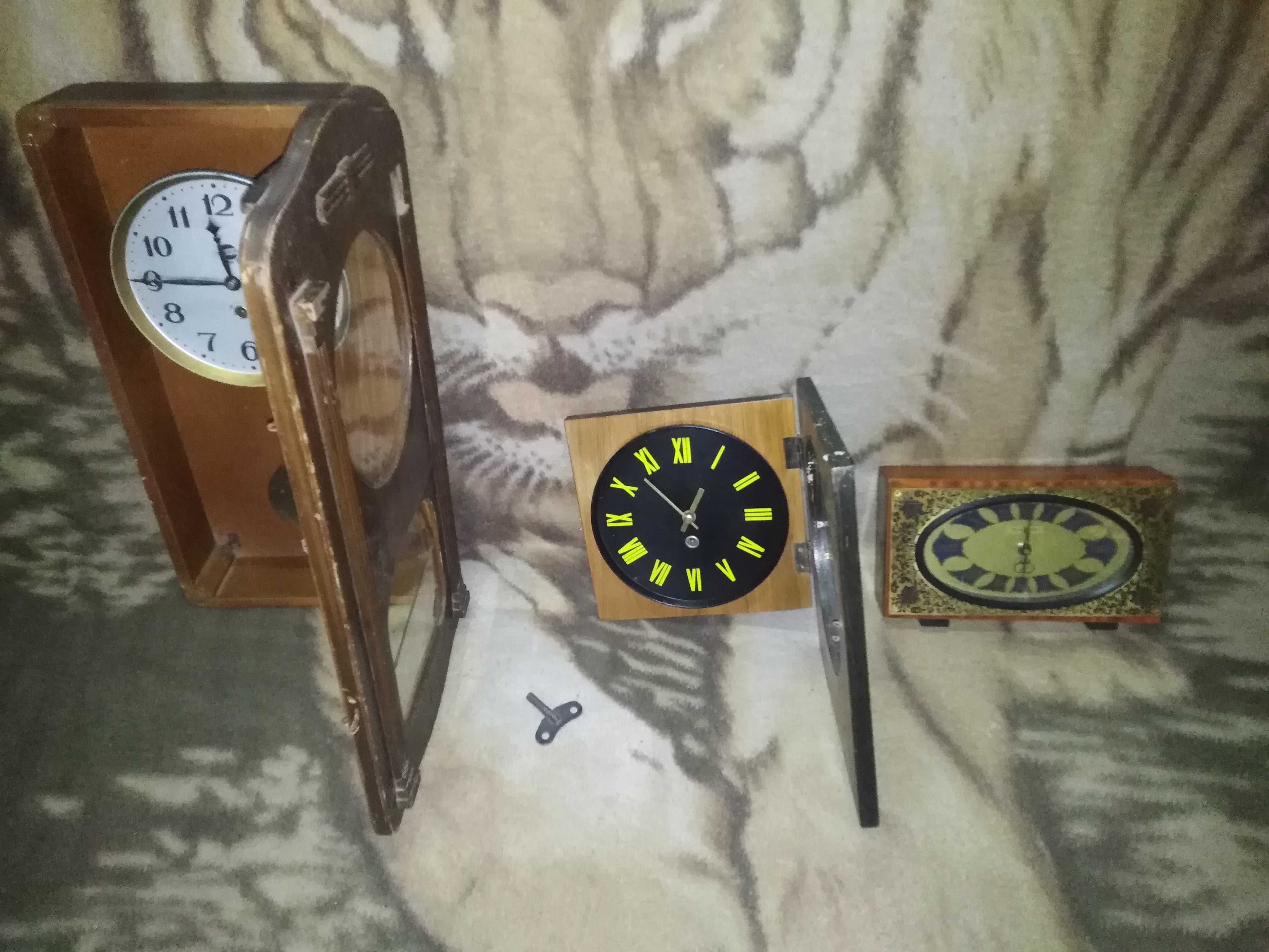 Продам часы настенные и не только Янтарь одним ЛОТОМ!