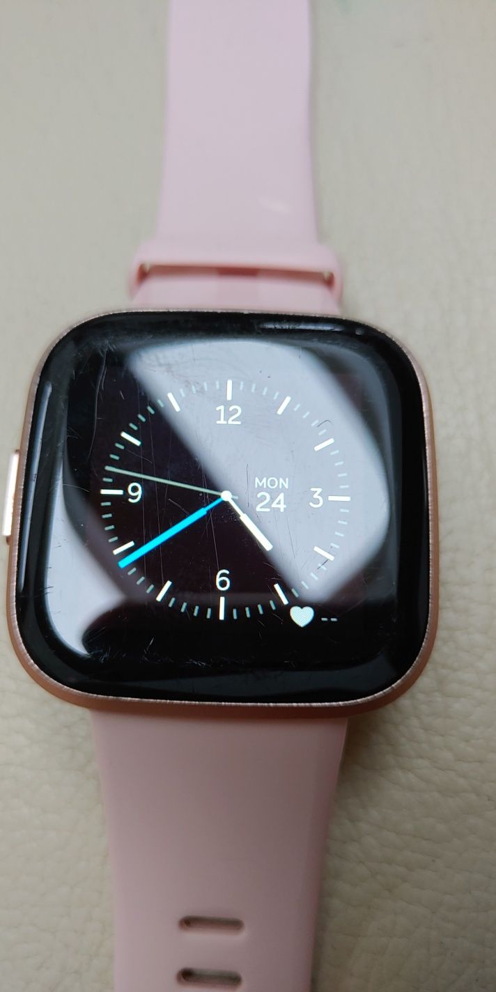 Fitbit Versa2 tętno, płatności zbliżeniowe ,jakość snu.