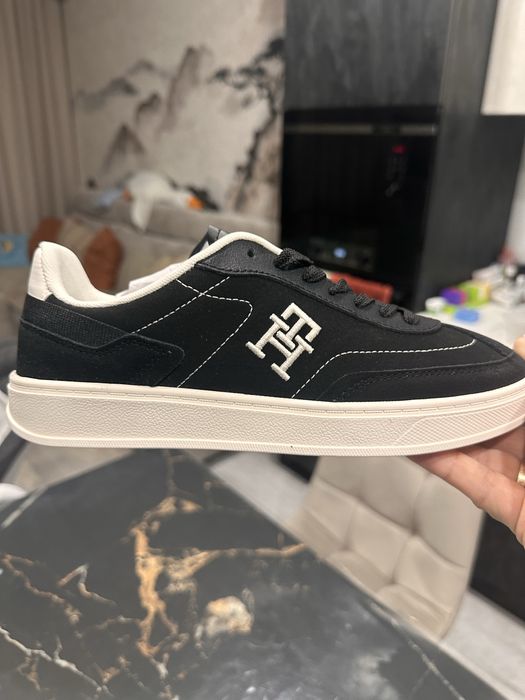 Продам кеди Tommy Hilfiger