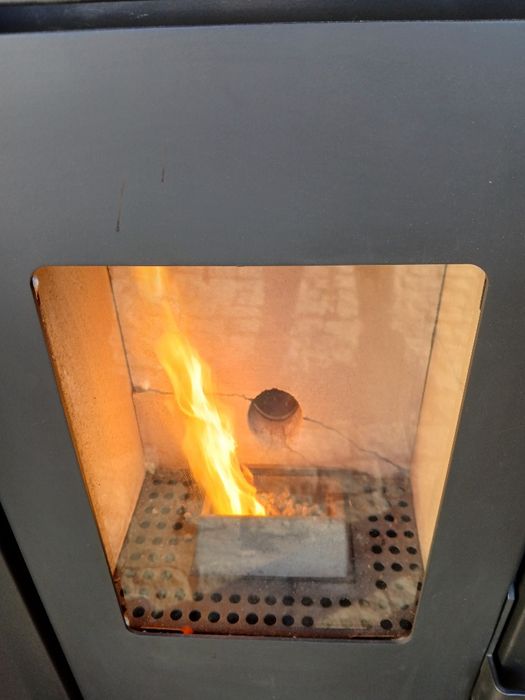 Vendo salamandra a pellets, 8kw, RedPod com pouco uso. Em bom estado.