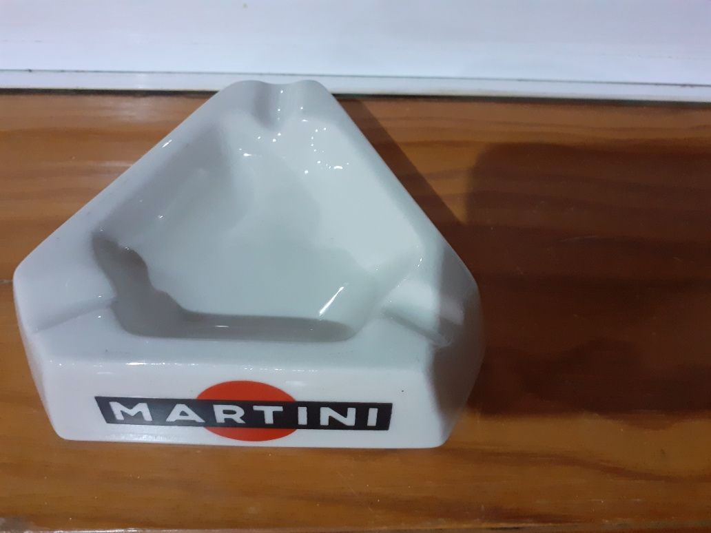 Cinzeiro publicitário MARTINI da cerâmica carpignano piola Itália.