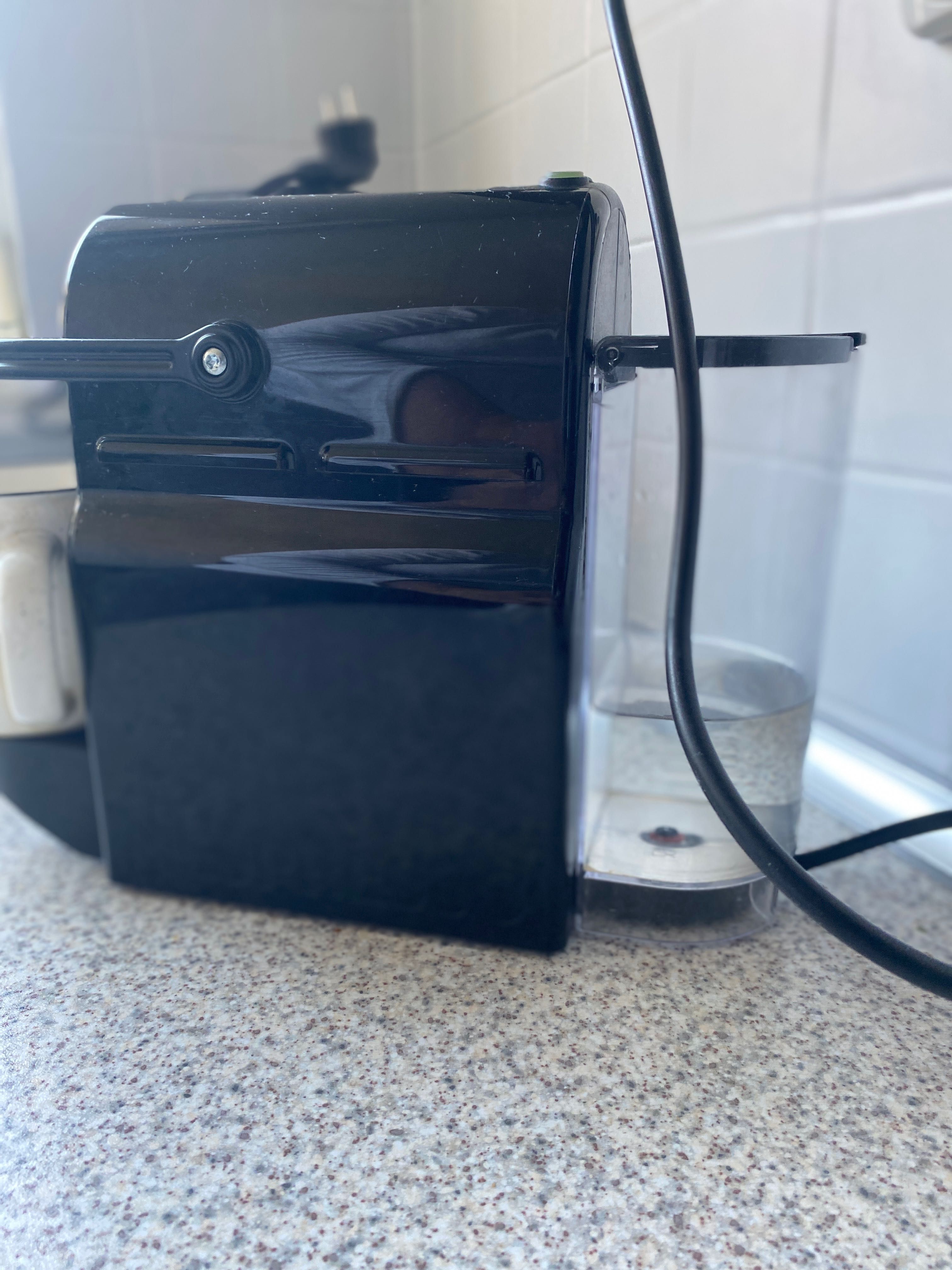 Ekspres do kawy Nespresso Deloghni