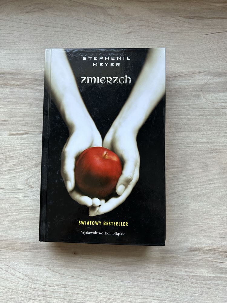 Książka pt. „Zmierzch” autorstwa Stephenie Meyer