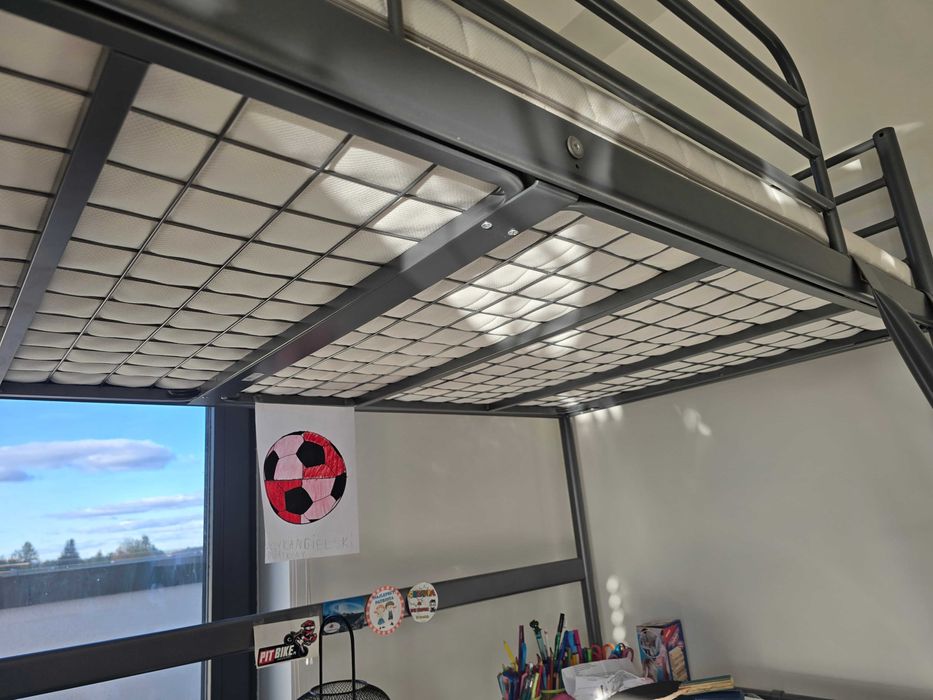 Łóżko piętrowe IKEA Svarta + biurko + materac stan BDB