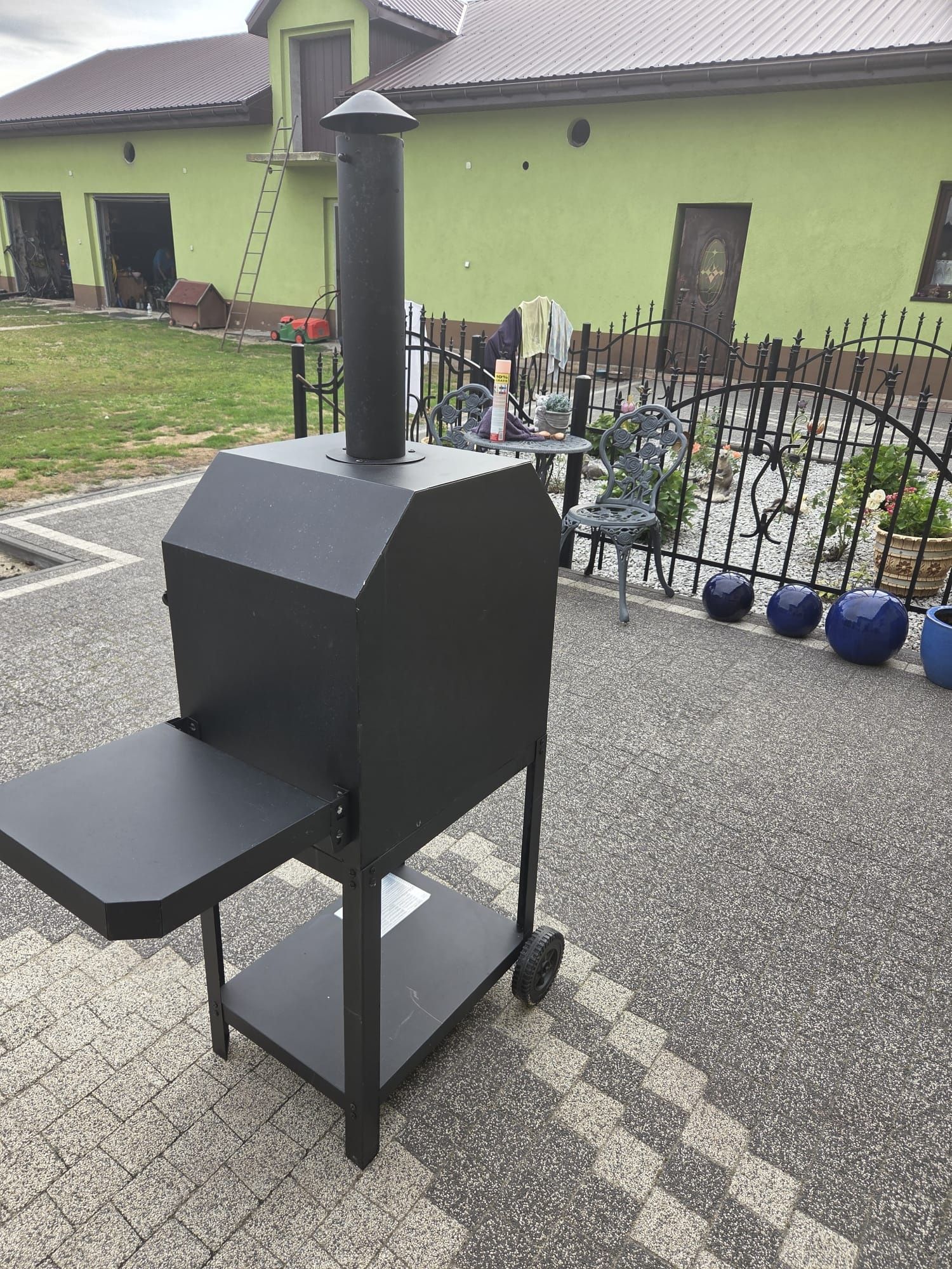 Piec do pizzy lub wędzarnia