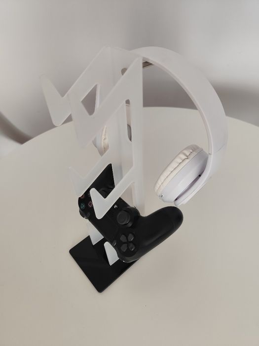 PlayStation 4 pro 1TB +4GRY/Słuchawki/Stojak na pady i słuchawki