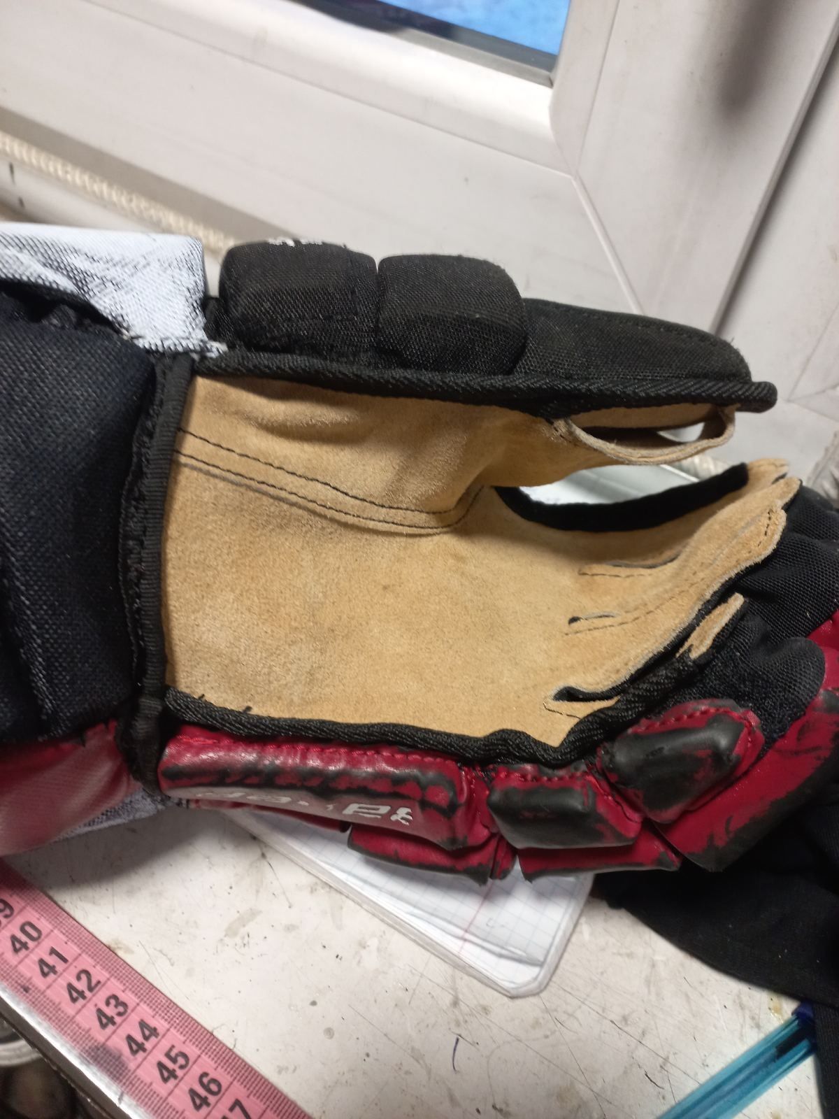 Ремонт хоккейных краг(перчаток)