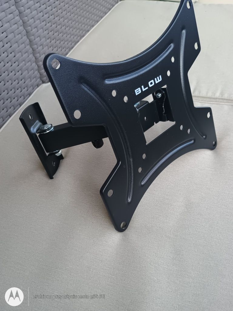 Telewizor 19'" LG Model 19LD320 + wieszak ścienny