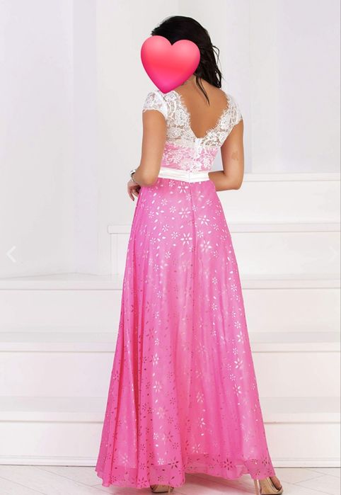 Дуже ніжне плаття з перфорацією