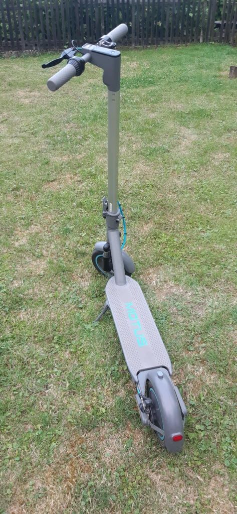 Hulajnoga elektryczna Motus Scooty 10 PLUS 2022