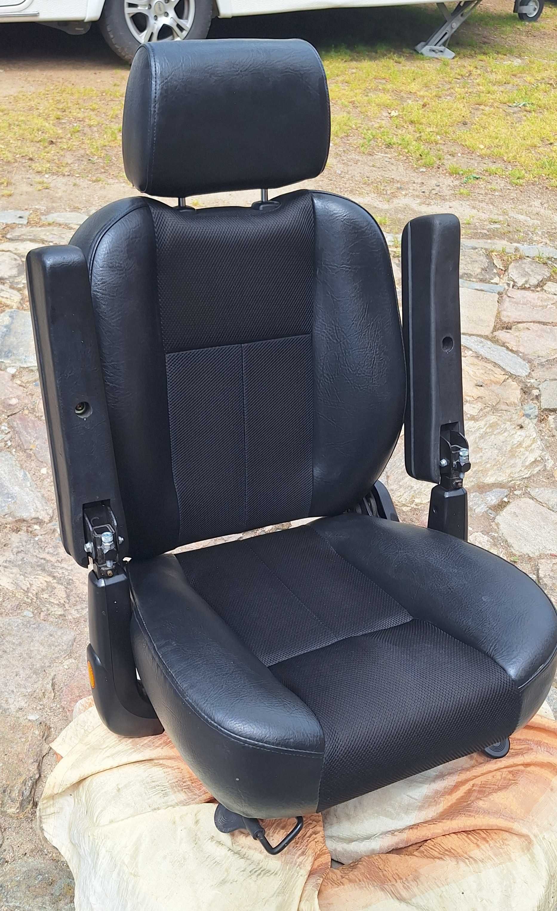 Fotel obrotowy kierowcy do traktora koparki jcb cat nie pneumatyczny