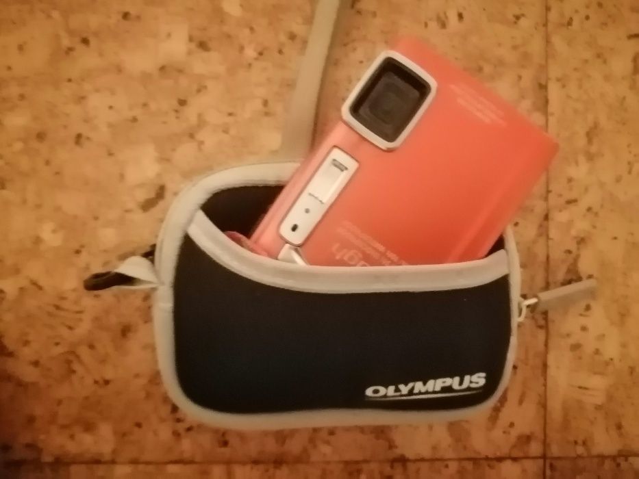 Máquina fotográfica Olympus Tough (fotografa debaixo de água)