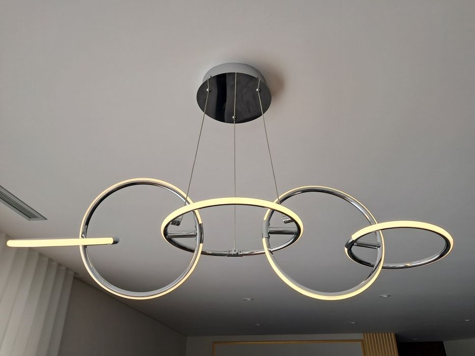 Candeeiro de teto como novo