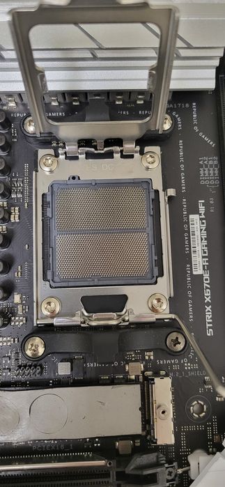 Материнська плата ASUS ROG STRIX X670E-A GAMING WIFI