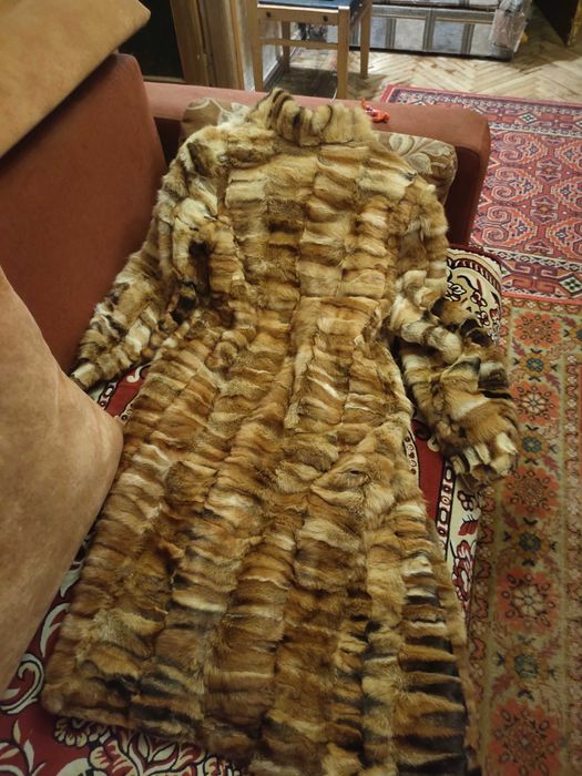 Продам лисью шубу.