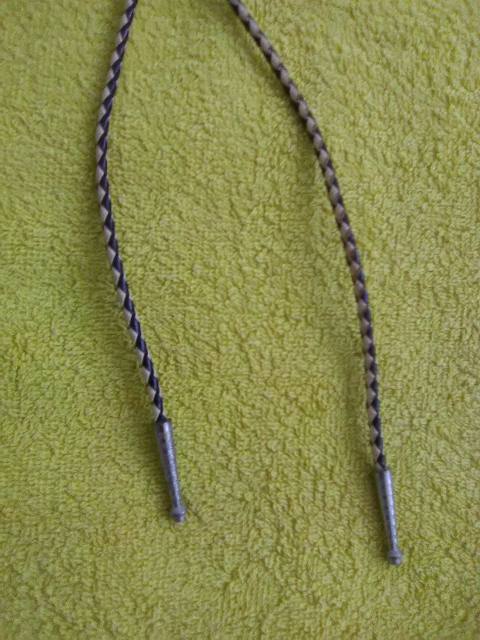 Krawat kowbojski tzw.bolo tie.