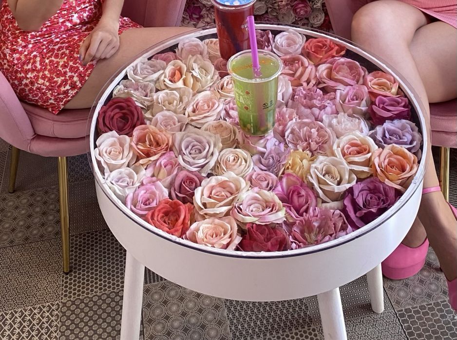 Stolik drewniany z podświetleniem