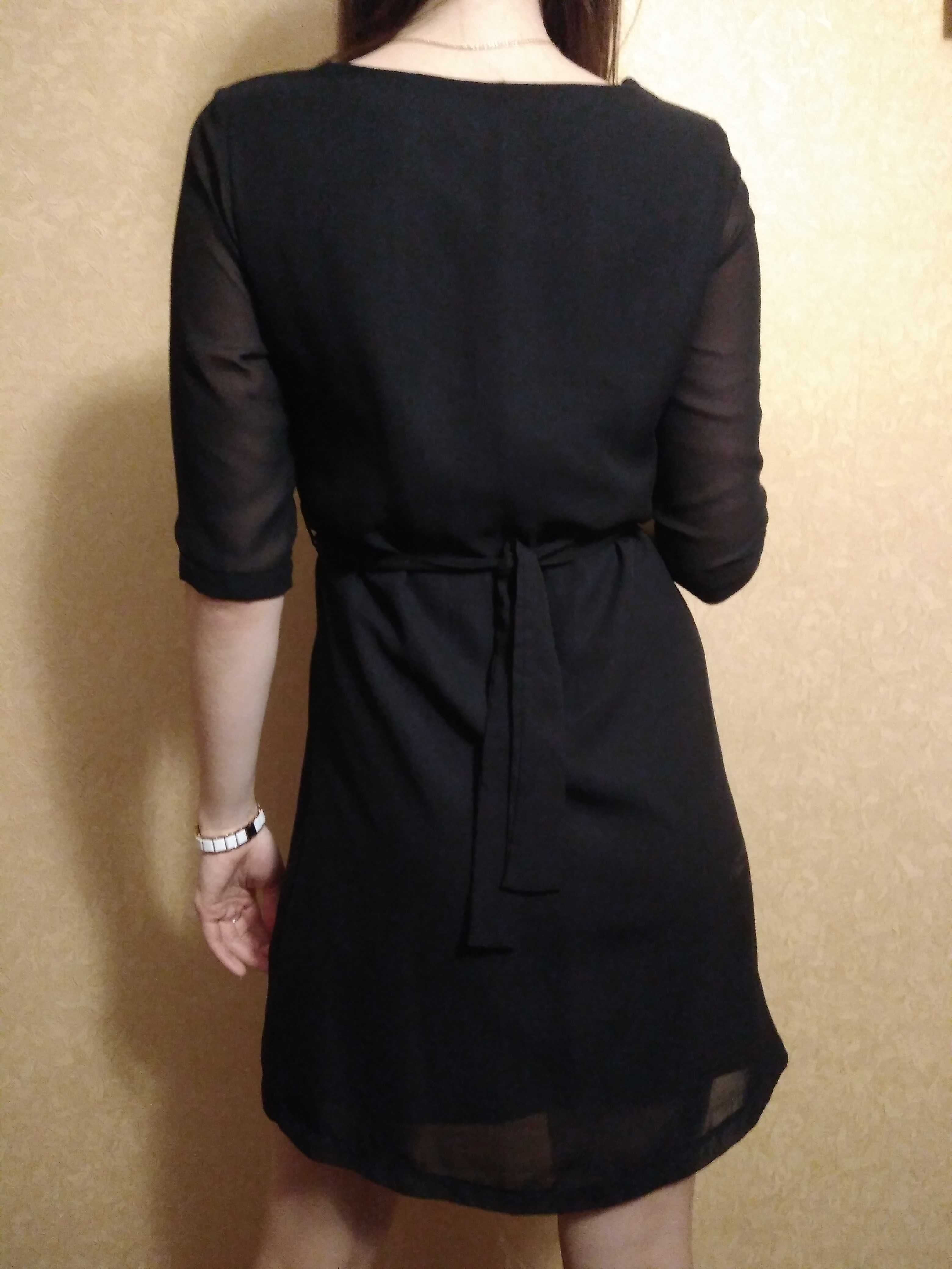 Чорна сукня з перлиновим воротником+легенькі кофтинки