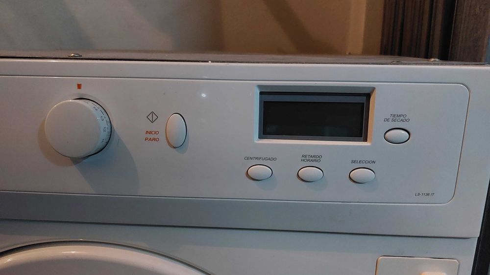 Máquina Lavar/Secar Roupa EDESA - Avariada