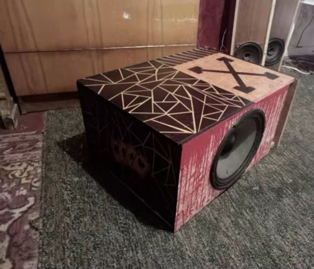 В продаже сабвуфер 250 watt