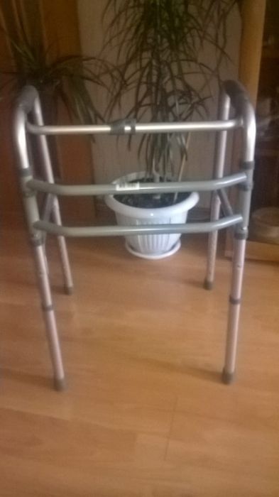 Ходунки для пожилых и инвалидов